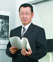 代表取締役社長（写真）